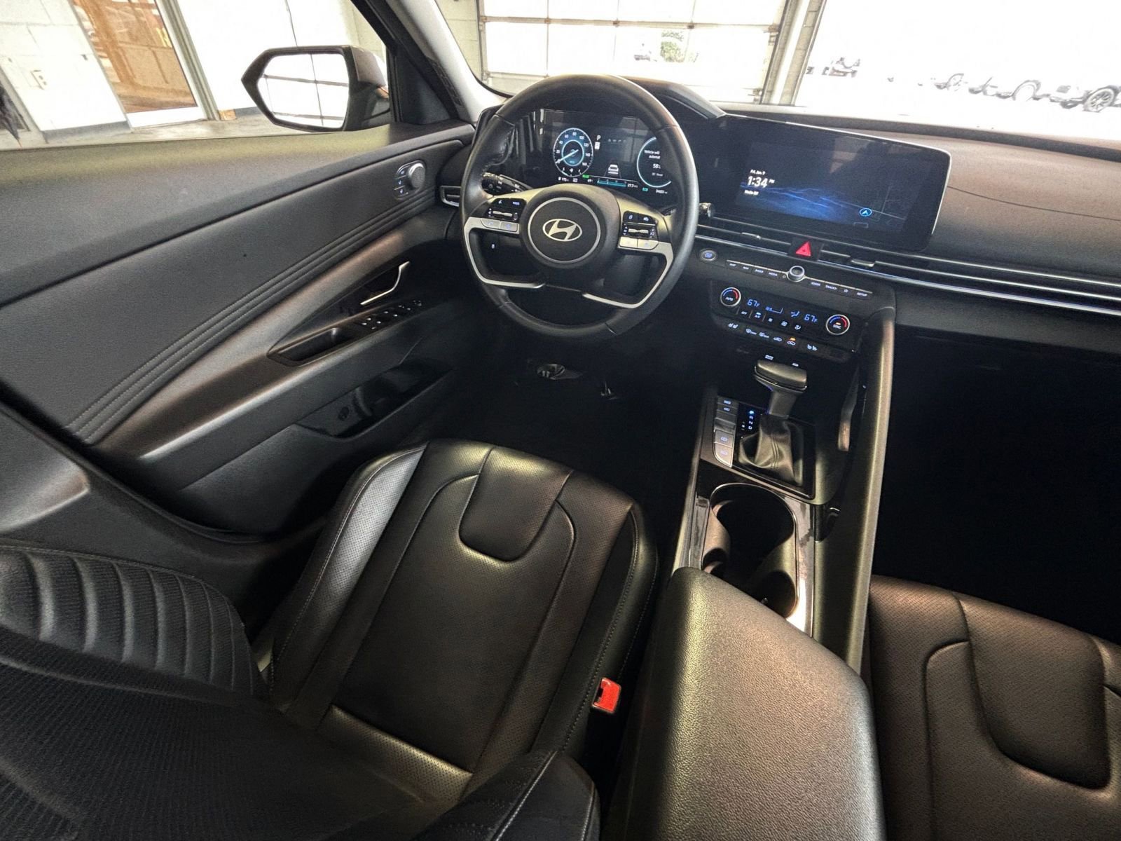 Used 2025 Hyundai Elantra Limited image 35