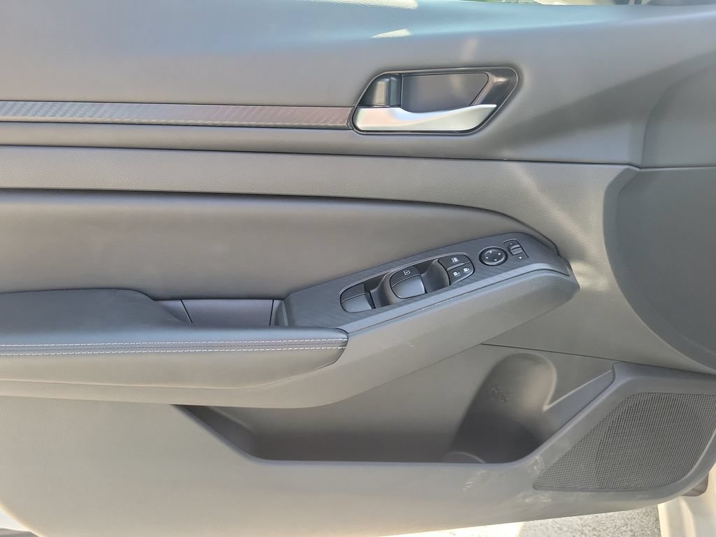 Used 2025 Nissan Altima 2.5 SV FWD image 18