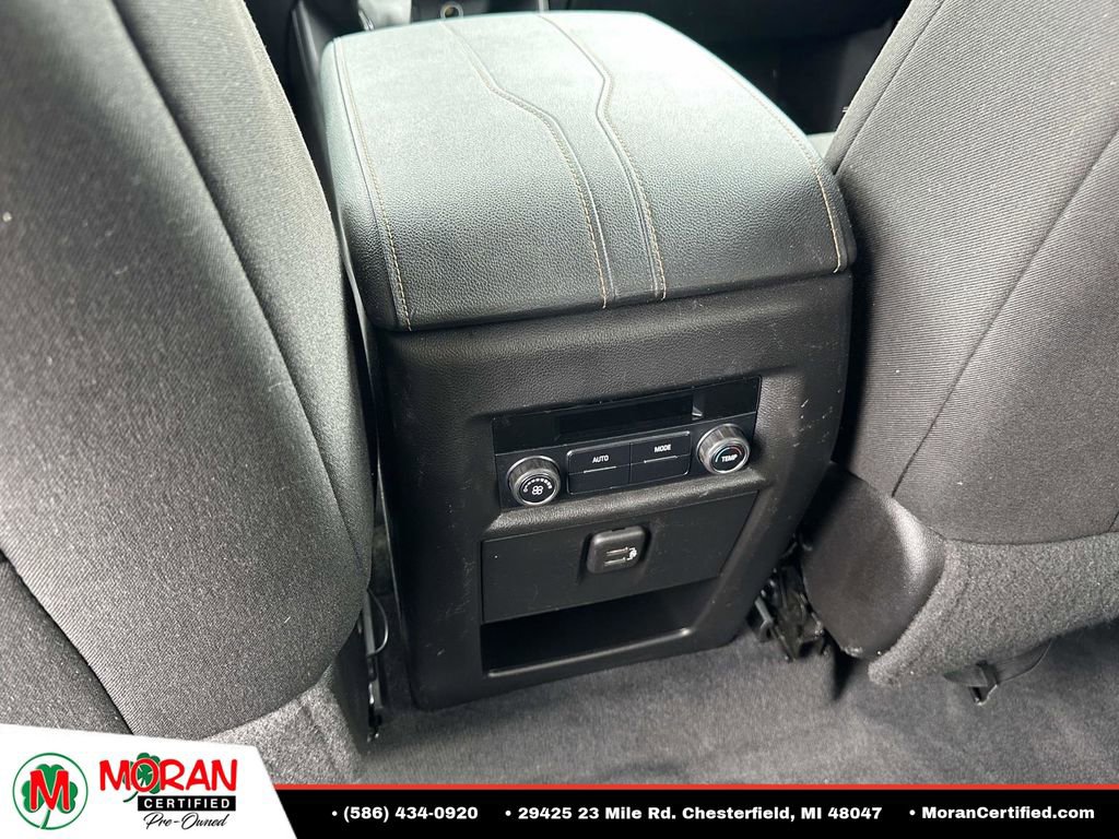 Used 2021 Chevrolet Traverse LT FWD image 14