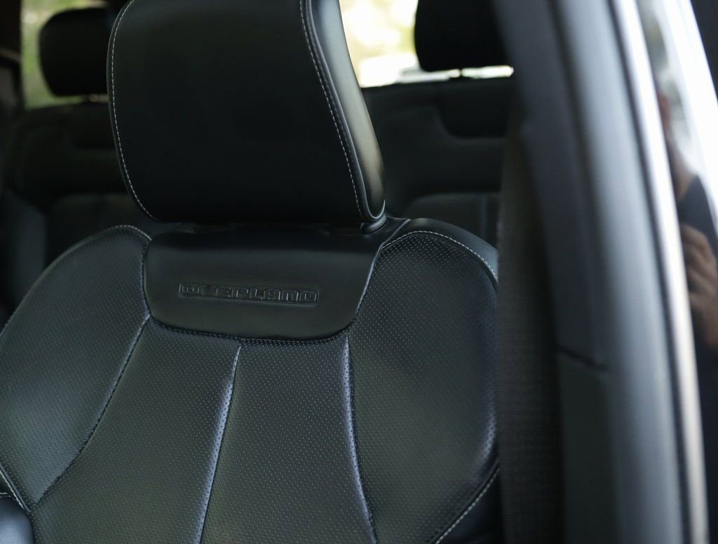 Used 2022 Jeep Grand Cherokee Overland w/ Luxury Tech Group IV image 28