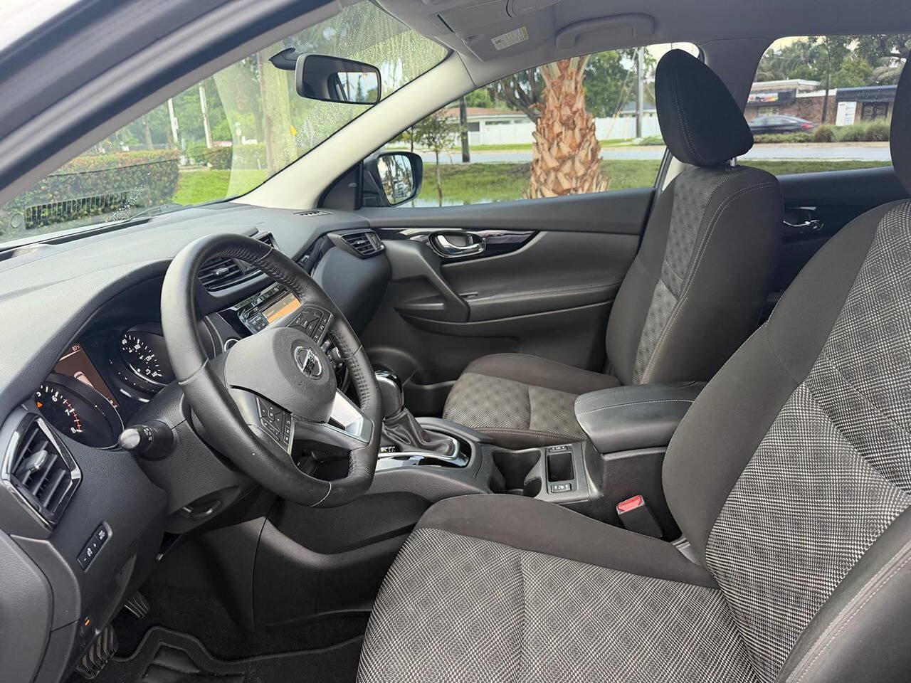 Used 2017 Nissan Rogue Sport SV w/ SV Premium Package FWD image 11