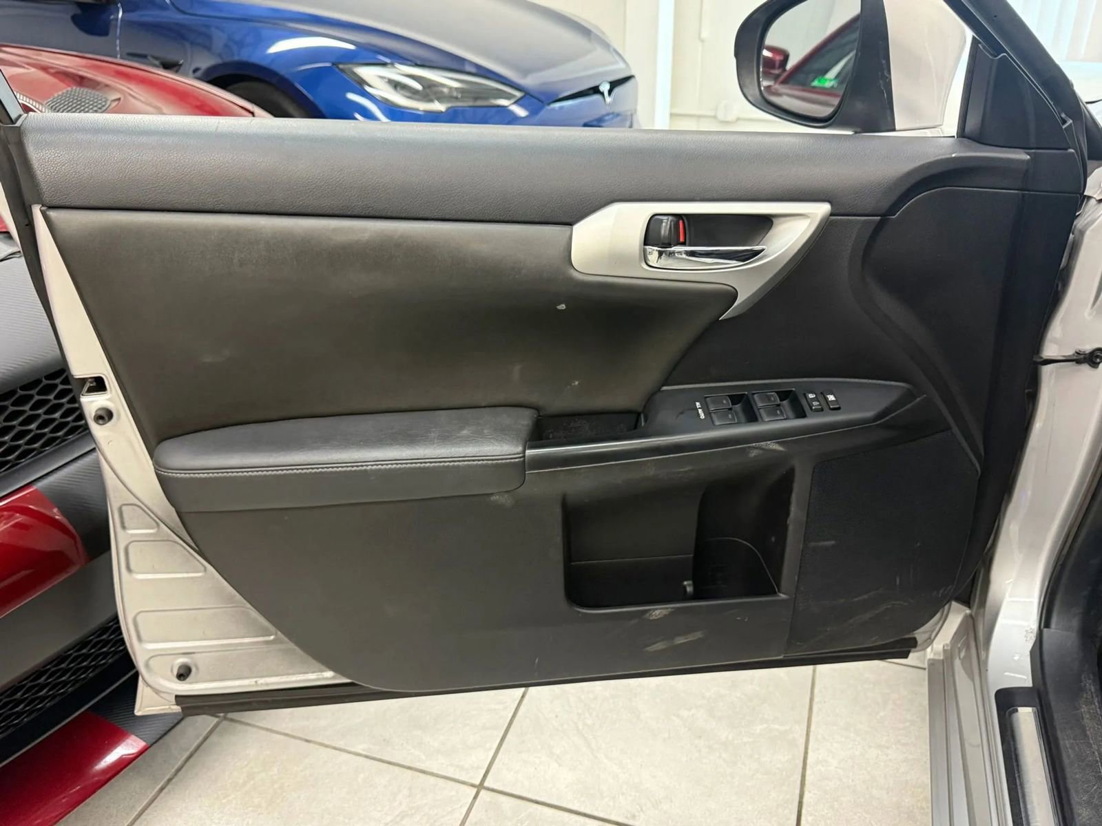 Used 2011 Lexus CT 200h Premium image 14