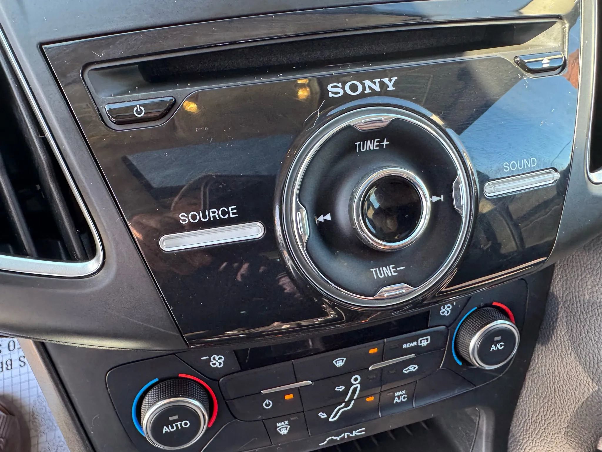 Used 2017 Ford Focus SEL image 37