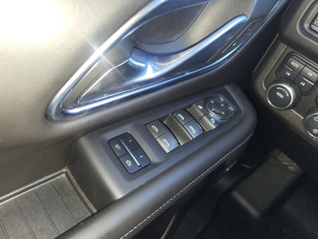 Used 2023 Chevrolet Suburban Premier AWD/4WD image 29