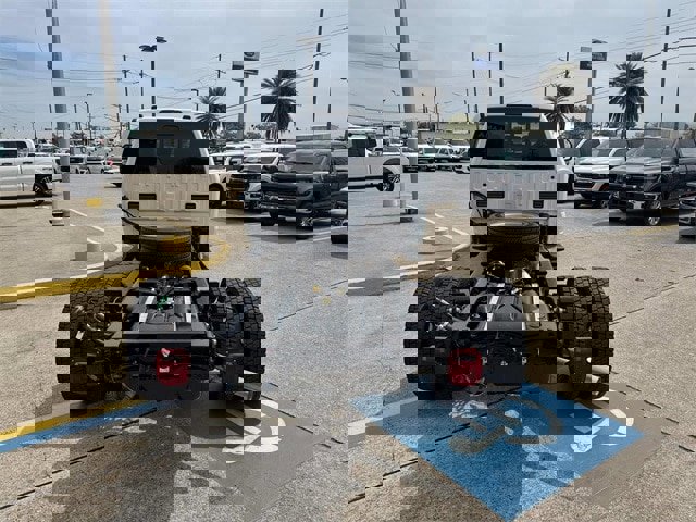 New 2025 Ford F550 4x4 SuperCab Super Duty image 6