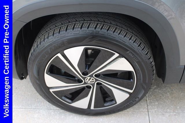 Used 2025 Volkswagen Taos SE w/ Panoramic Sunroof Package image 11