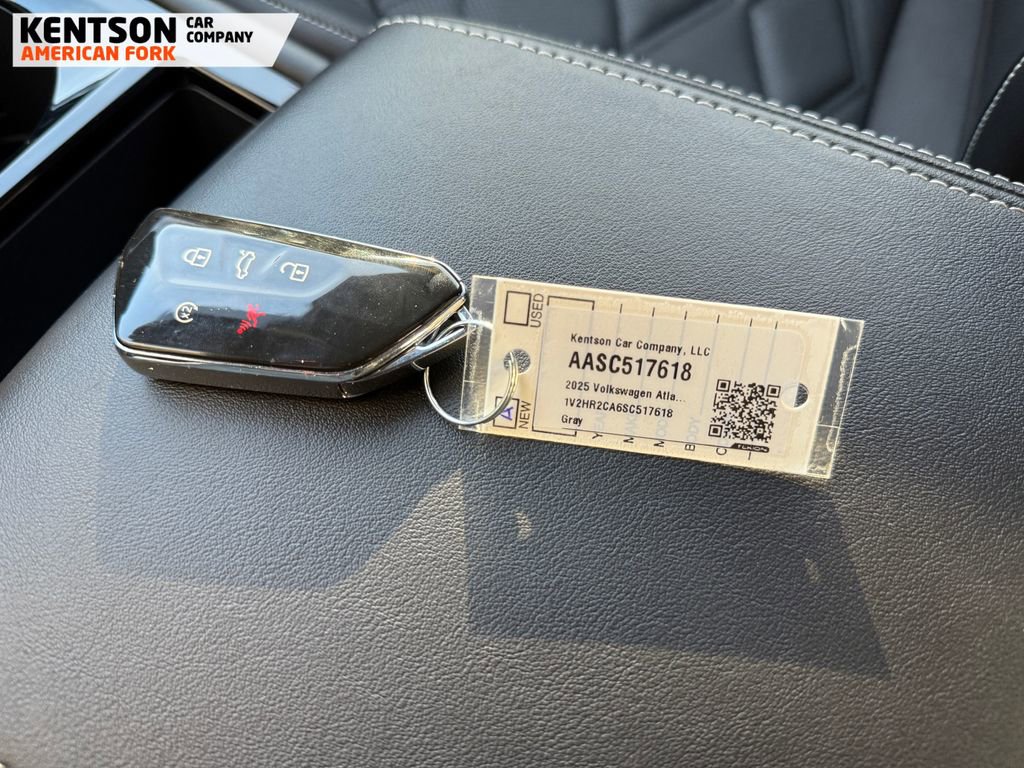 Used 2025 Volkswagen Atlas SE image 40
