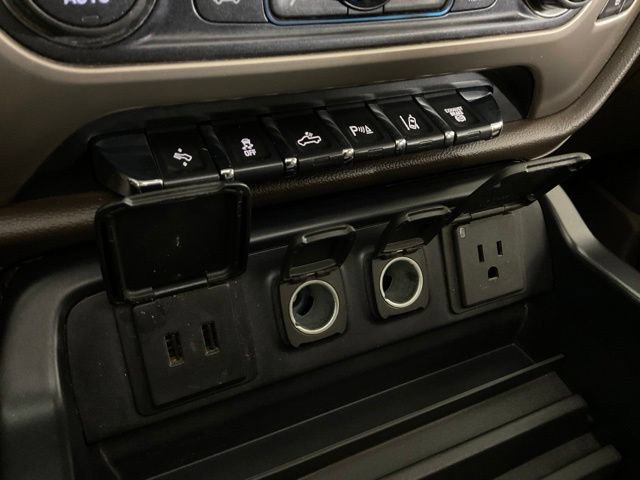 Used 2019 GMC Sierra 2500 Denali w/ Duramax Plus Package AWD/4WD image 23