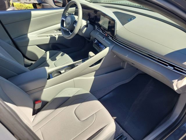 Certified 2025 Hyundai Elantra SEL image 16