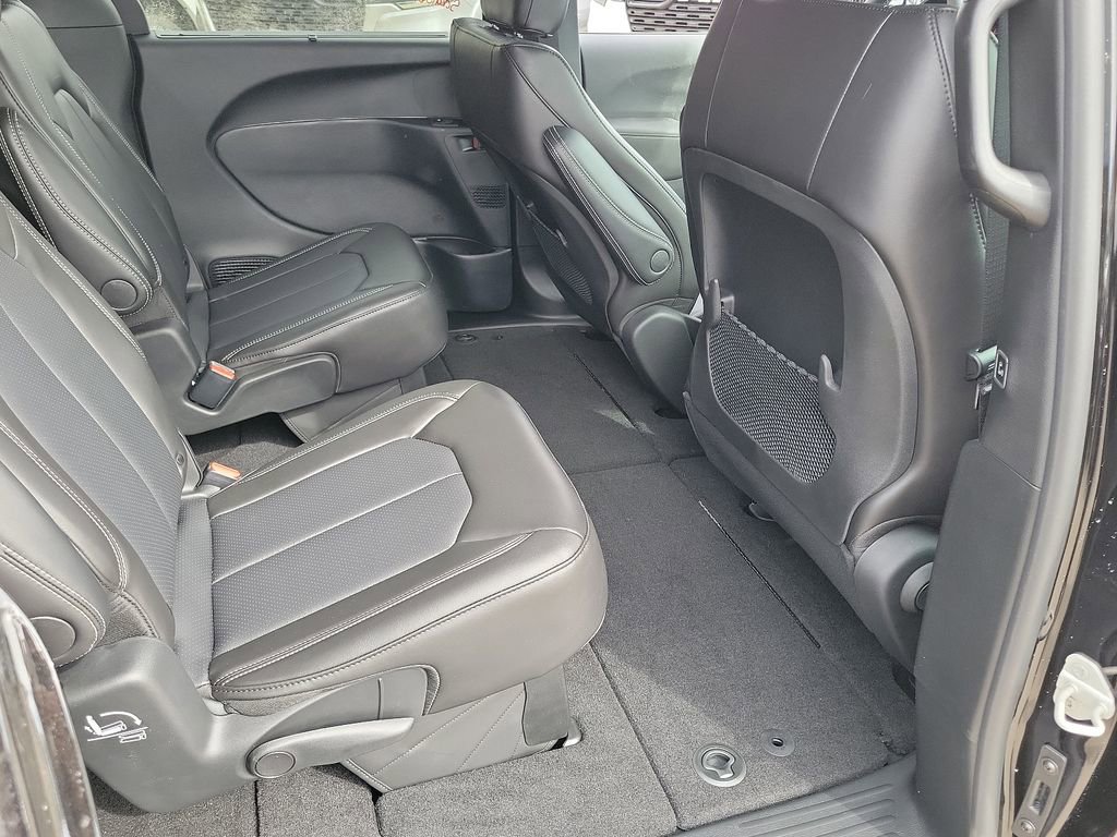New 2025 Chrysler Voyager LX image 9