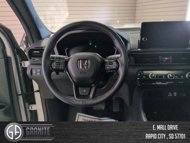 Used 2025 Honda Pilot TrailSport image 13