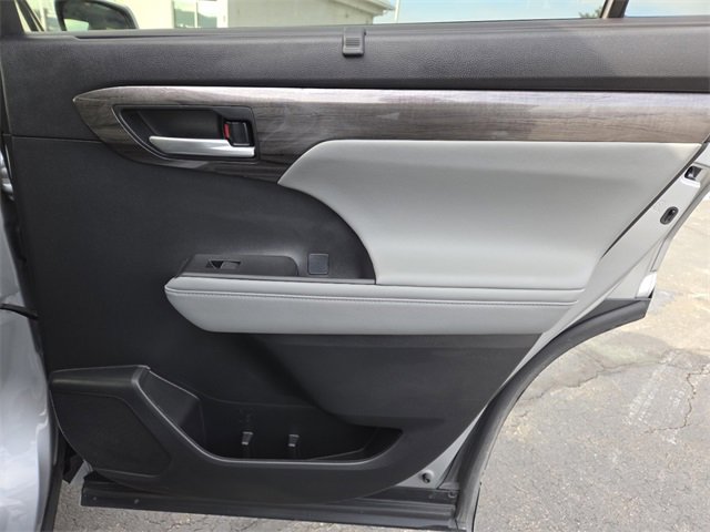 Used 2023 Toyota Highlander L image 28