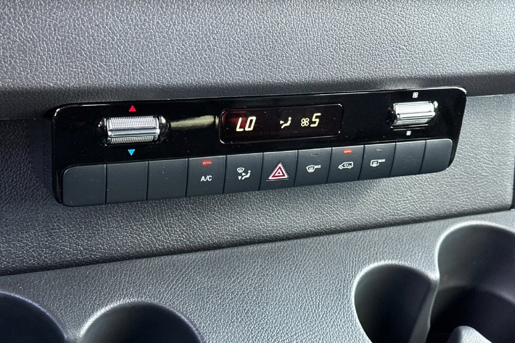 Used 2025 Mercedes-Benz Sprinter 2500 image 22
