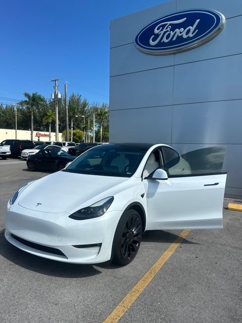 Used 2024 Tesla Model Y Performance AWD/4WD image 2