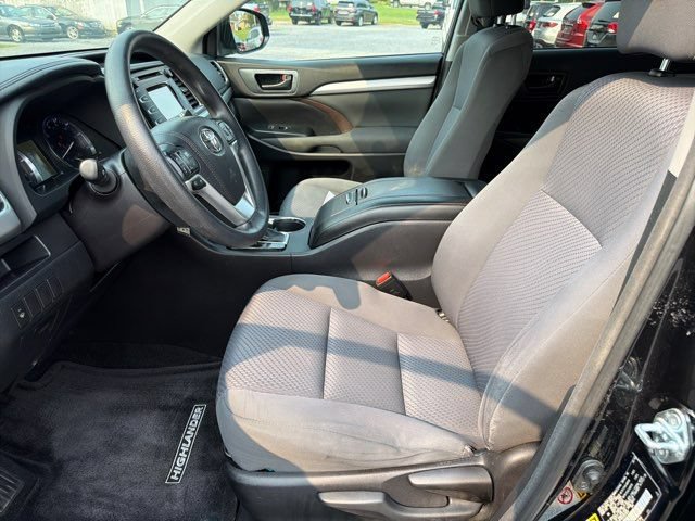 Used 2016 Toyota Highlander LE FWD image 14
