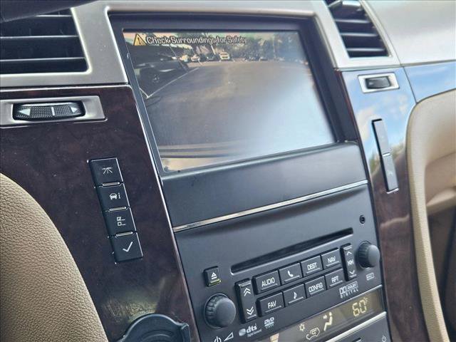Used 2011 Cadillac Escalade Luxury RWD image 13