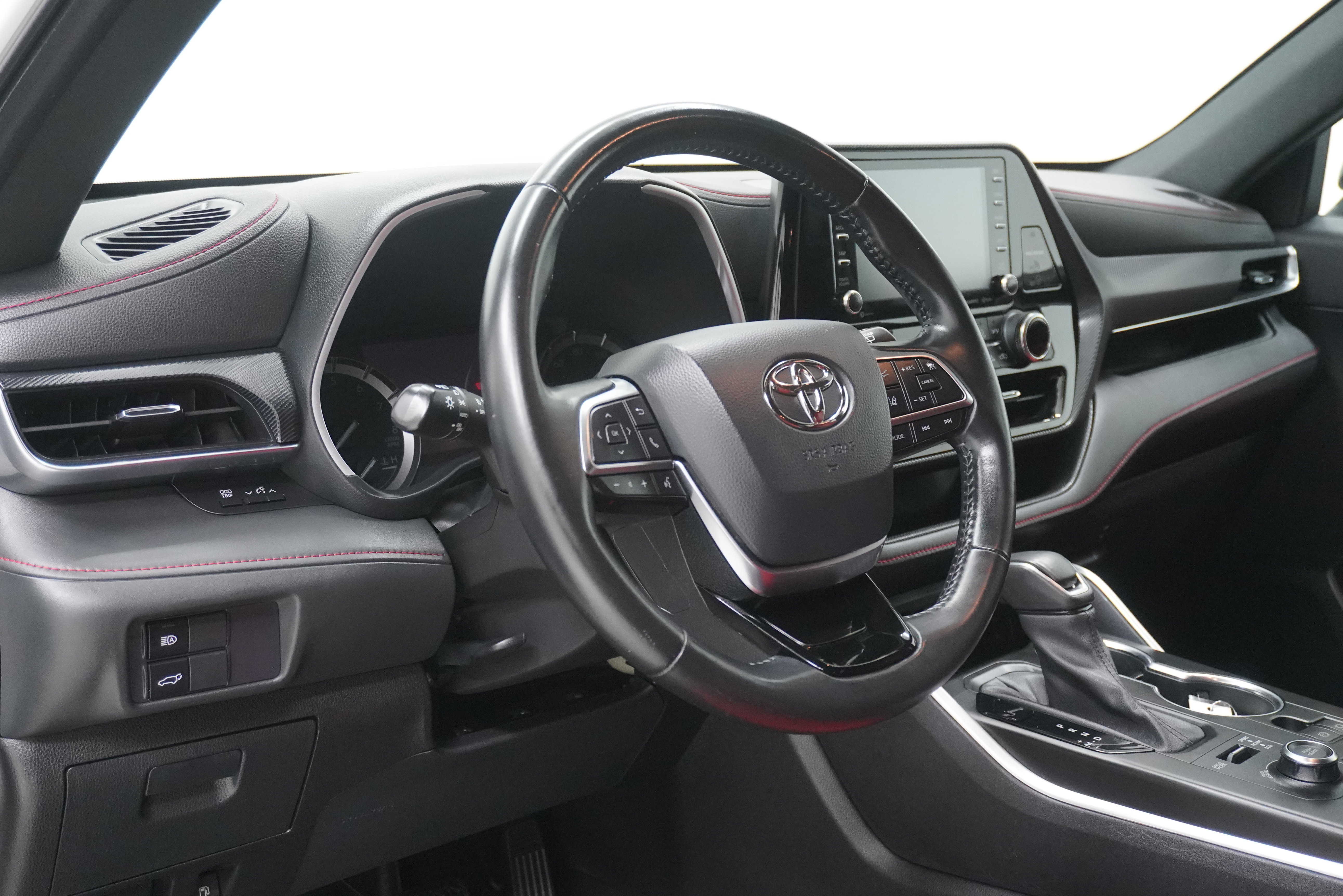 Used 2021 Toyota Highlander XSE AWD/4WD image 9