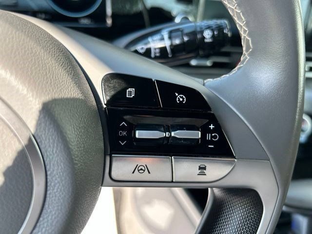 Used 2022 Hyundai Elantra SEL w/ Convenience + Premium Package FWD image 18