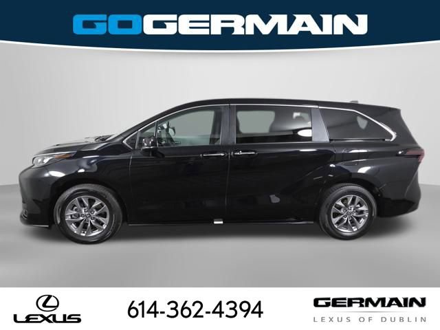 Used 2025 Toyota Sienna XLE image 13