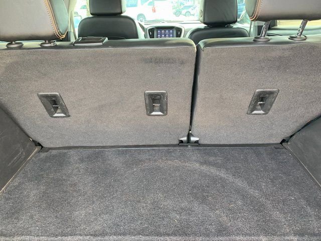 Used 2022 GMC Terrain AT4 image 8