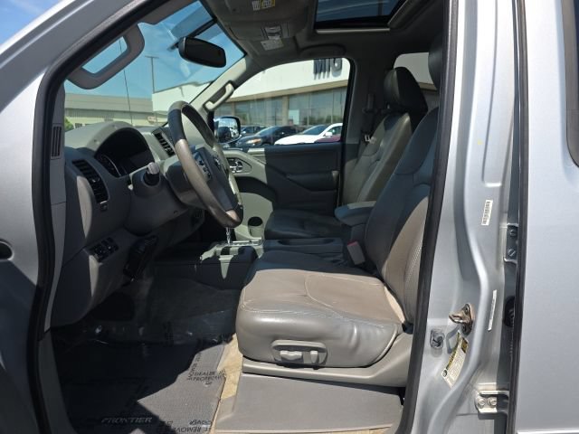 Used 2015 Nissan Frontier SL w/ Moonroof Package AWD/4WD image 14