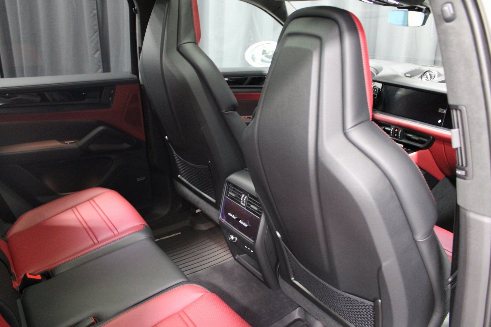Certified 2025 Porsche Cayenne GTS image 39