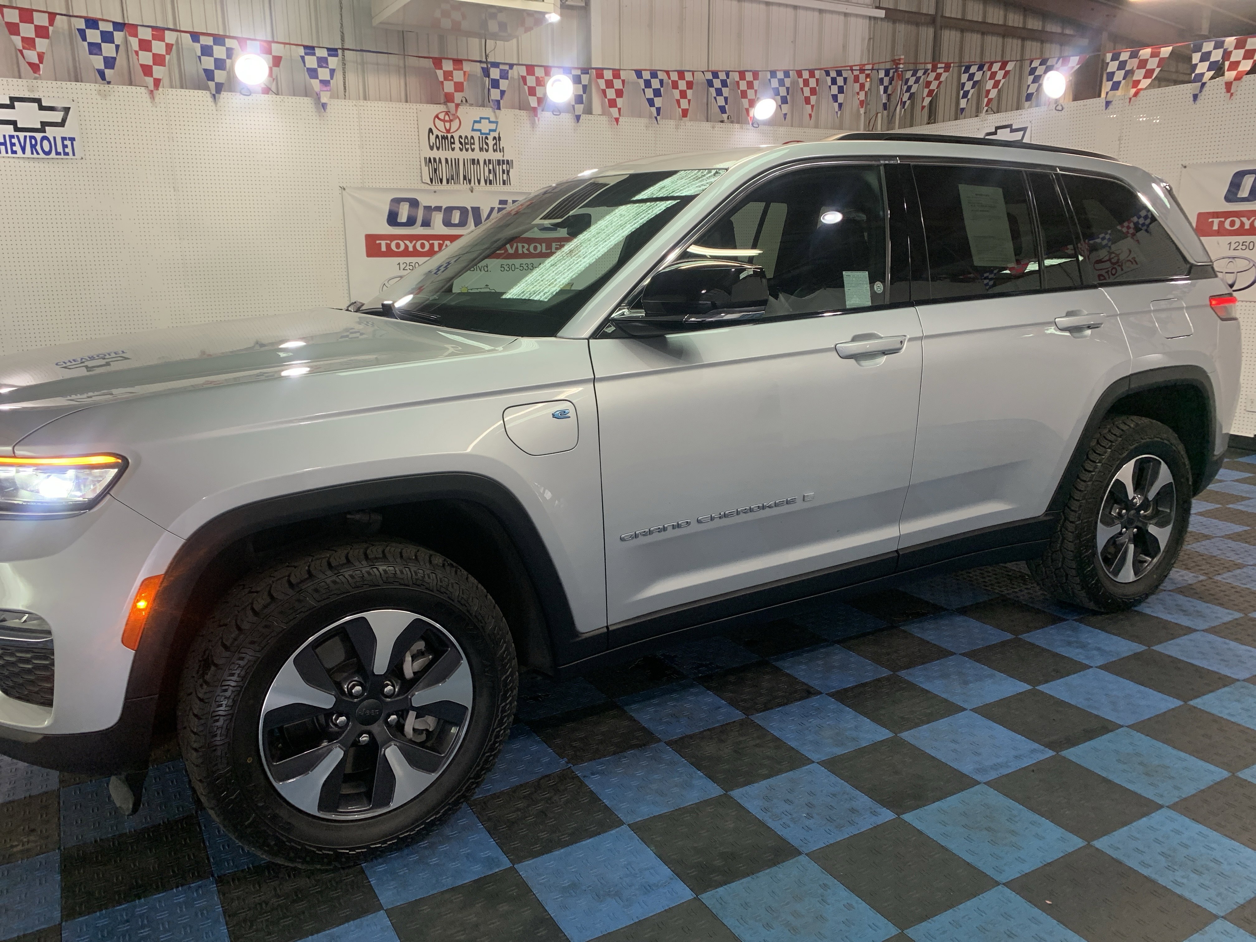 Used 2024 Jeep Grand Cherokee Limited 4xe image 3