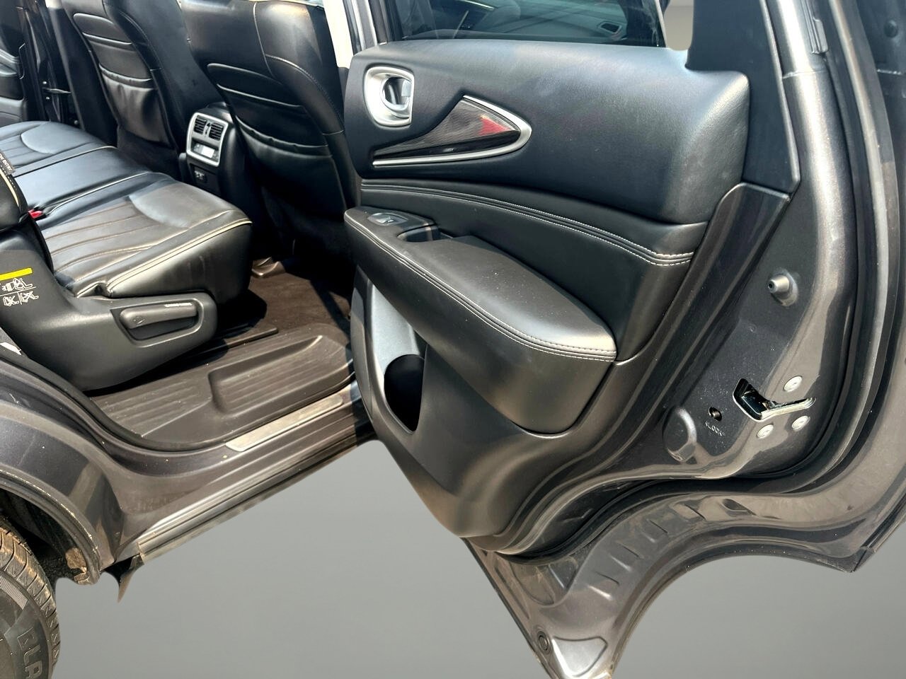 Used 2019 INFINITI QX60 Luxe w/ Essential Package image 35