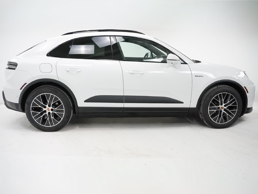 Certified 2026 Porsche Macan 4 Electric AWD/4WD image 8