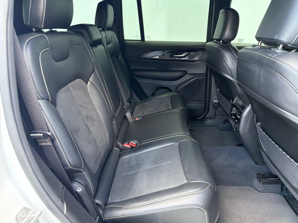 Used 2023 Jeep Grand Cherokee Altitude AWD/4WD image 20