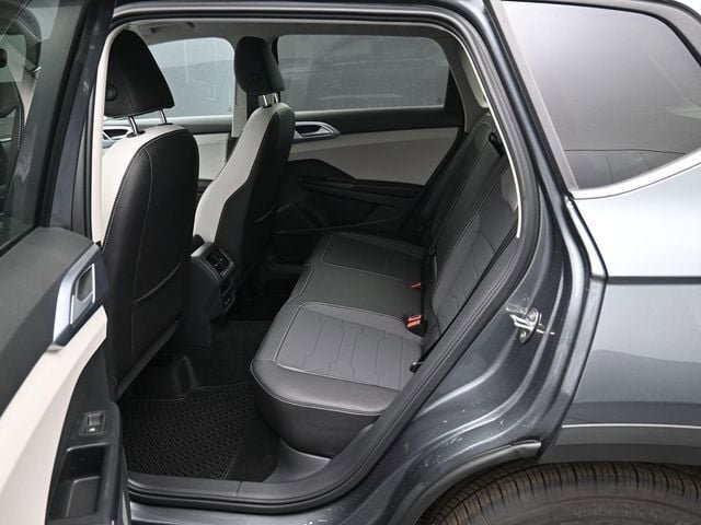 New 2026 Volkswagen Taos SE AWD/4WD image 11