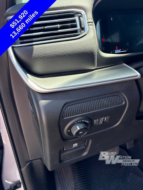 Used 2025 Jeep Wagoneer L Series II w/ 8-pass Seating Package AWD/4WD image 11
