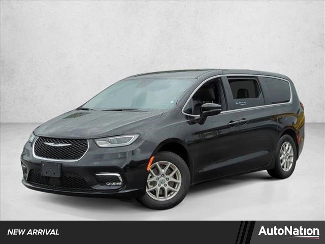 Used 2025 Chrysler Pacifica Select image 1