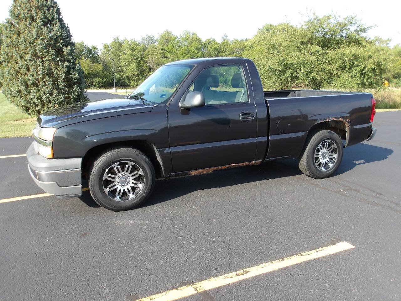 Used 2005 Chevrolet Silverado 1500 W/T RWD image 8