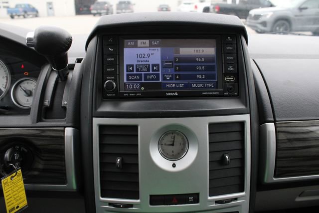 Used 2010 Chrysler Town & Country Touring FWD image 13