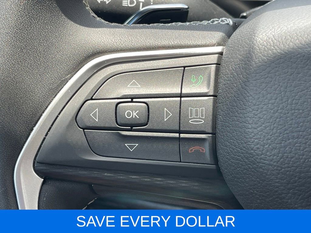 Used 2025 Jeep Grand Cherokee Laredo AWD/4WD image 17