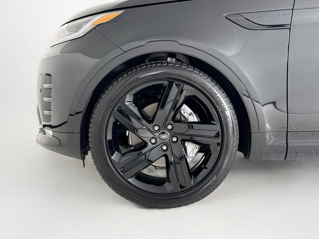 Used 2025 Land Rover Discovery Dynamic SE image 27