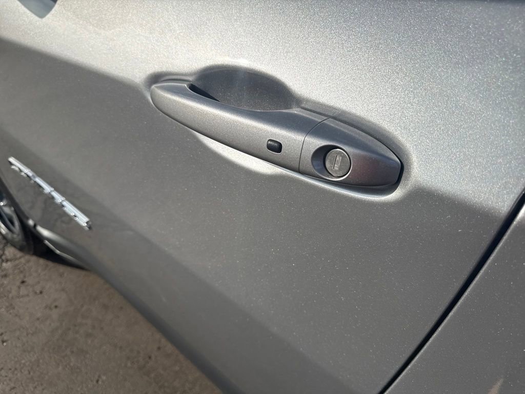 Certified 2022 Jeep Compass Limited image 9