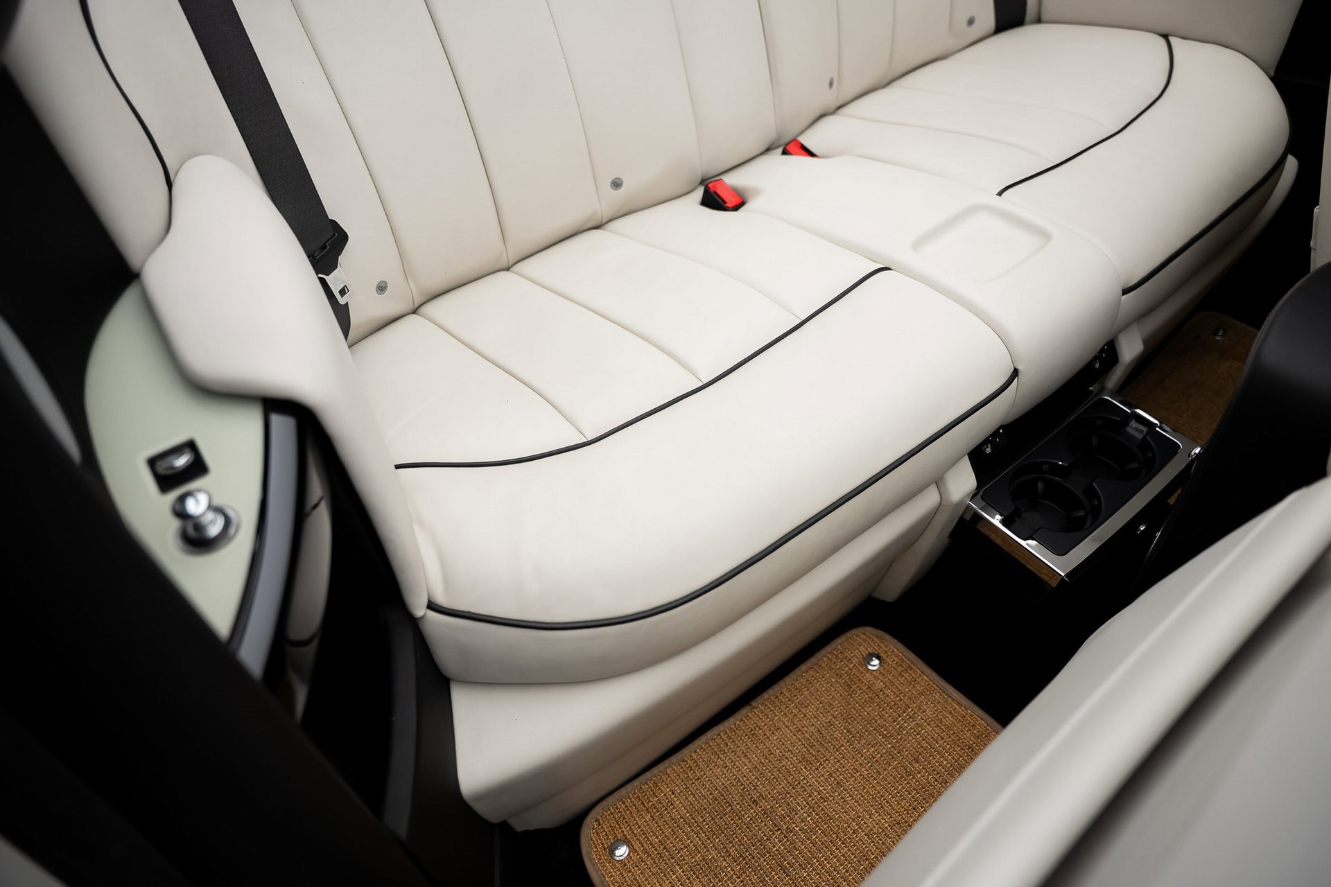 Used 2013 Rolls-Royce Phantom Drophead Coupe image 67