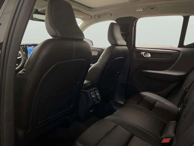 Used 2025 Volvo XC40 B5 Plus image 19
