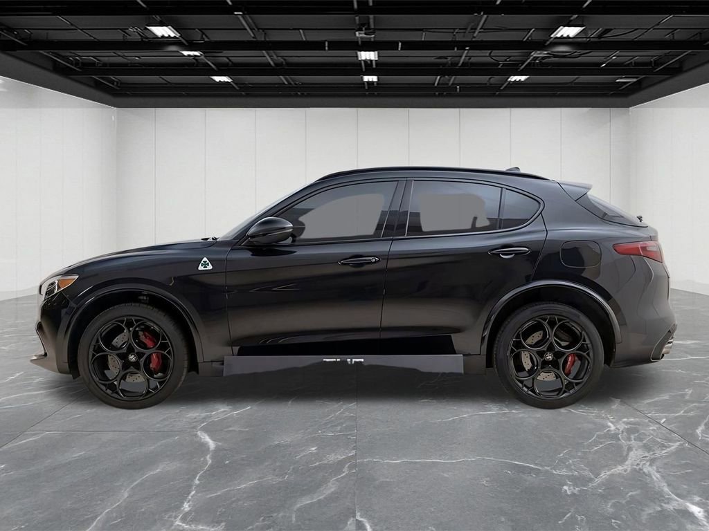 Used 2023 Alfa Romeo Stelvio Quadrifoglio AWD/4WD image 2