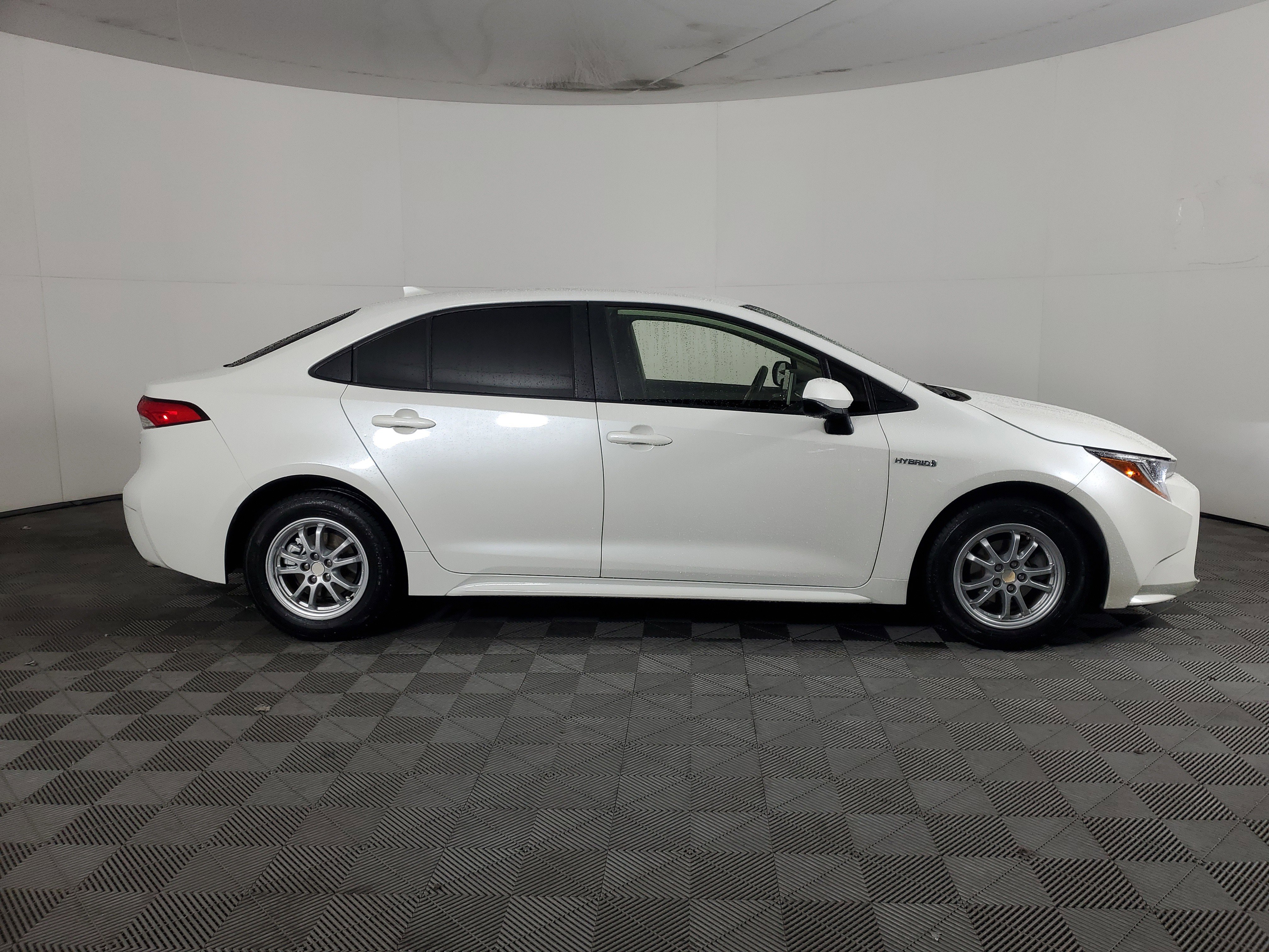 Used 2021 Toyota Corolla LE w/ Carpet Mat Package (TMS) image 3