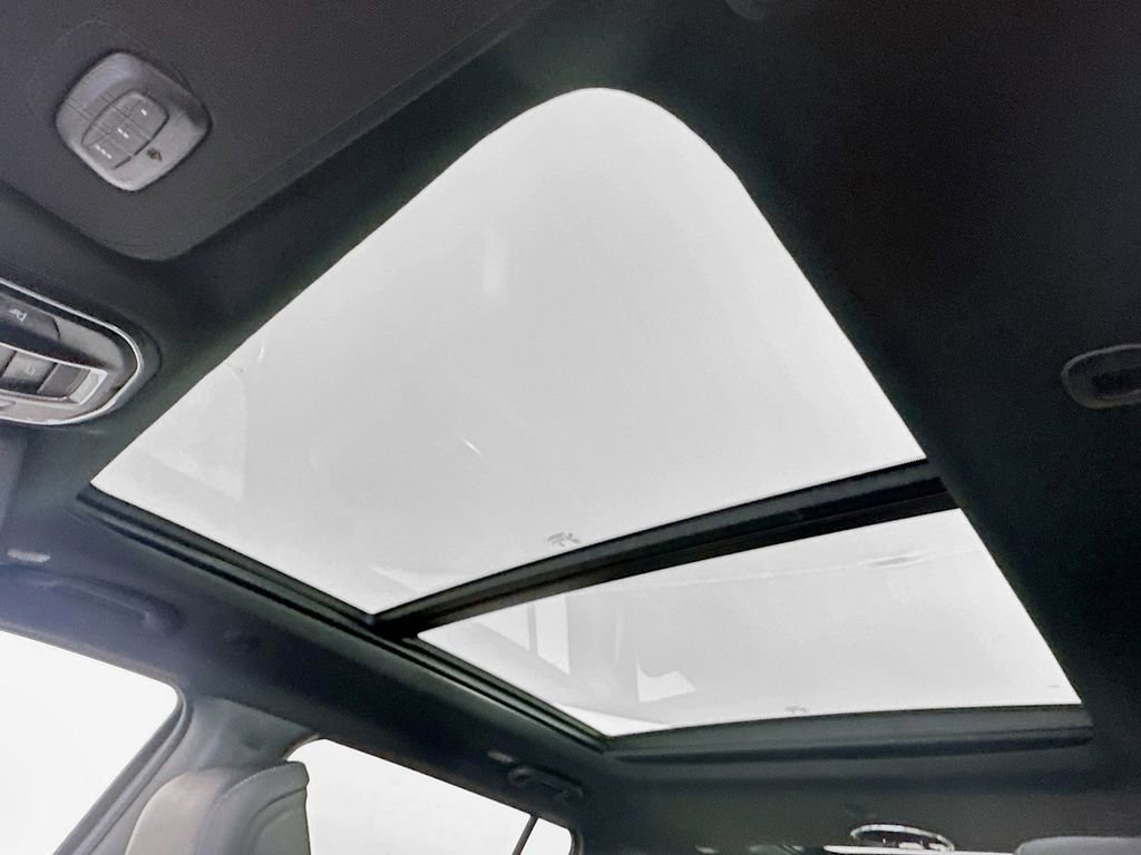 New 2026 Jeep Grand Wagoneer L 2WD image 14