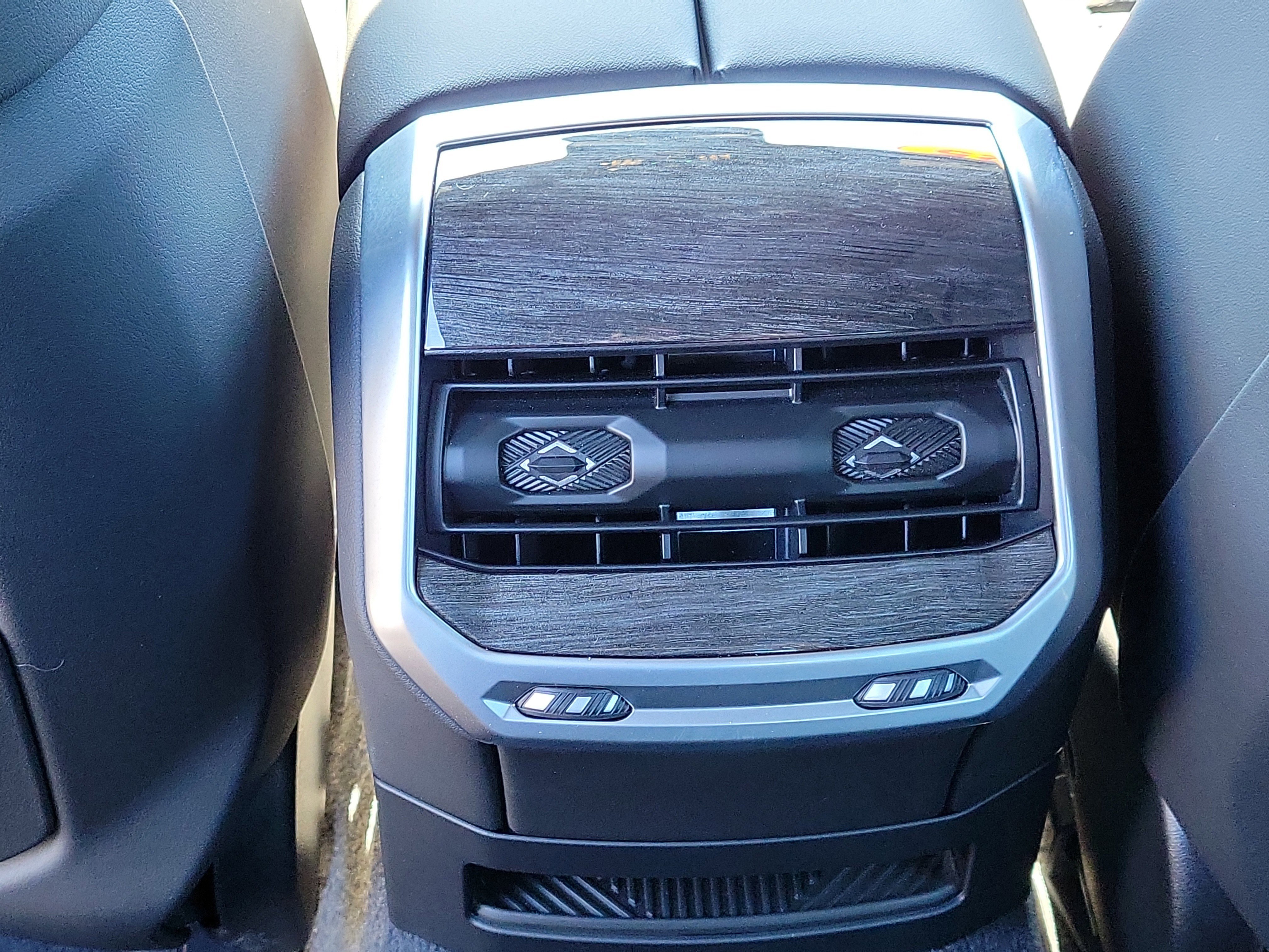 Used 2025 BMW 740i image 12