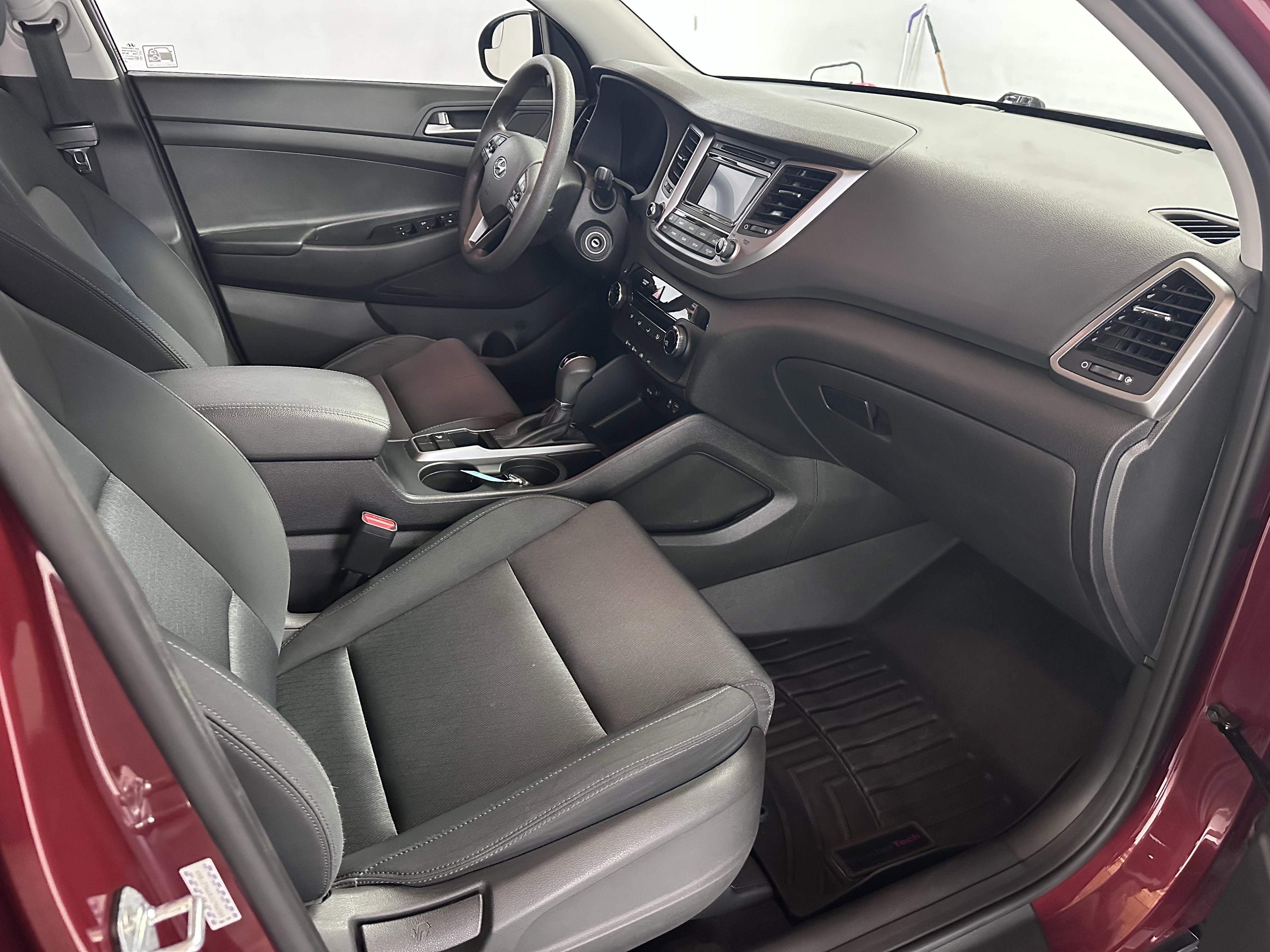 Used 2018 Hyundai Tucson SE image 32