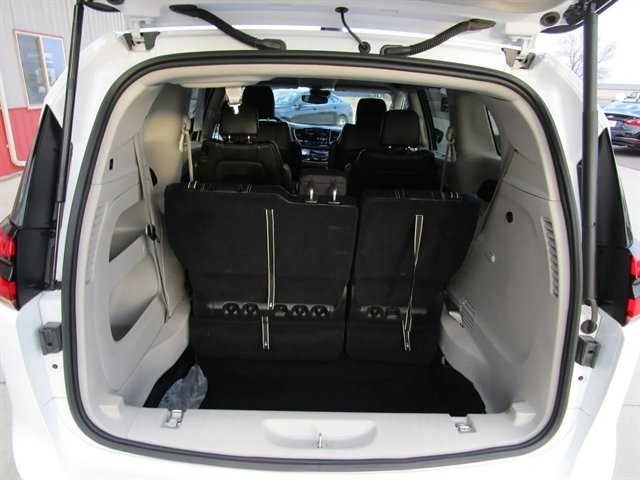 Used 2024 Chrysler Pacifica Touring-L image 20