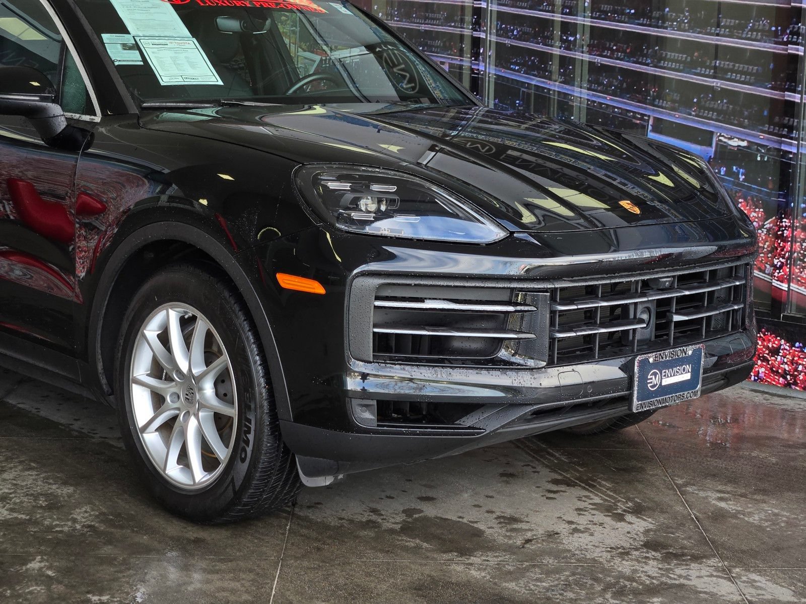 Used 2024 Porsche Cayenne AWD/4WD image 2