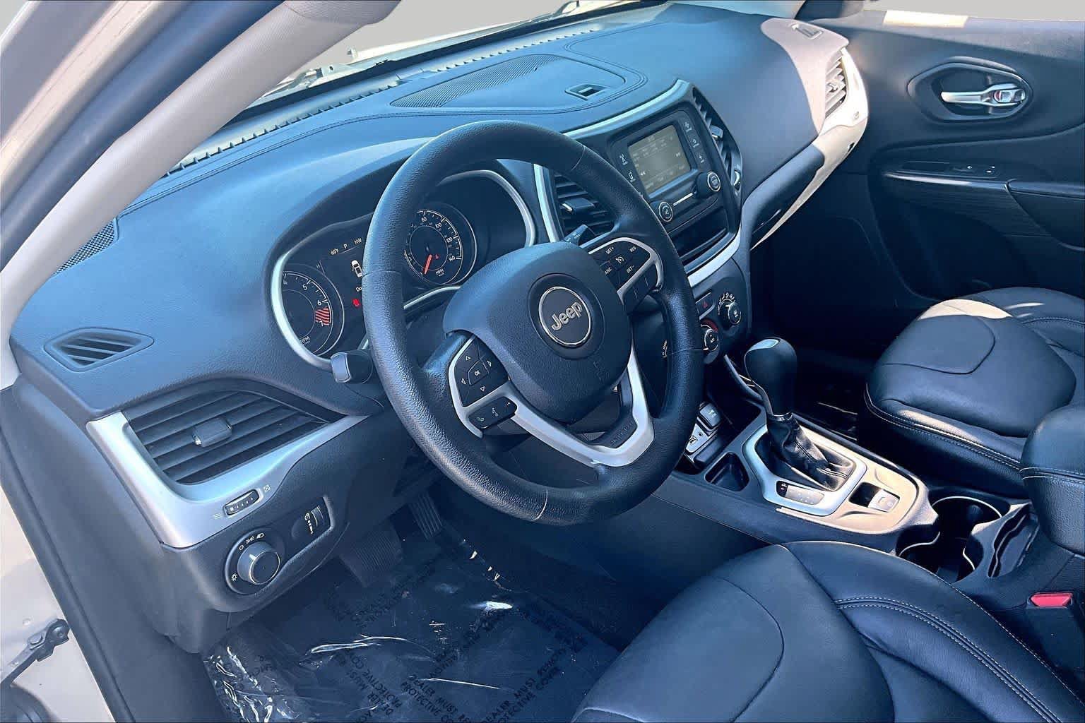 Used 2015 Jeep Cherokee Sport w/ Sport Appearance Group FWD image 18