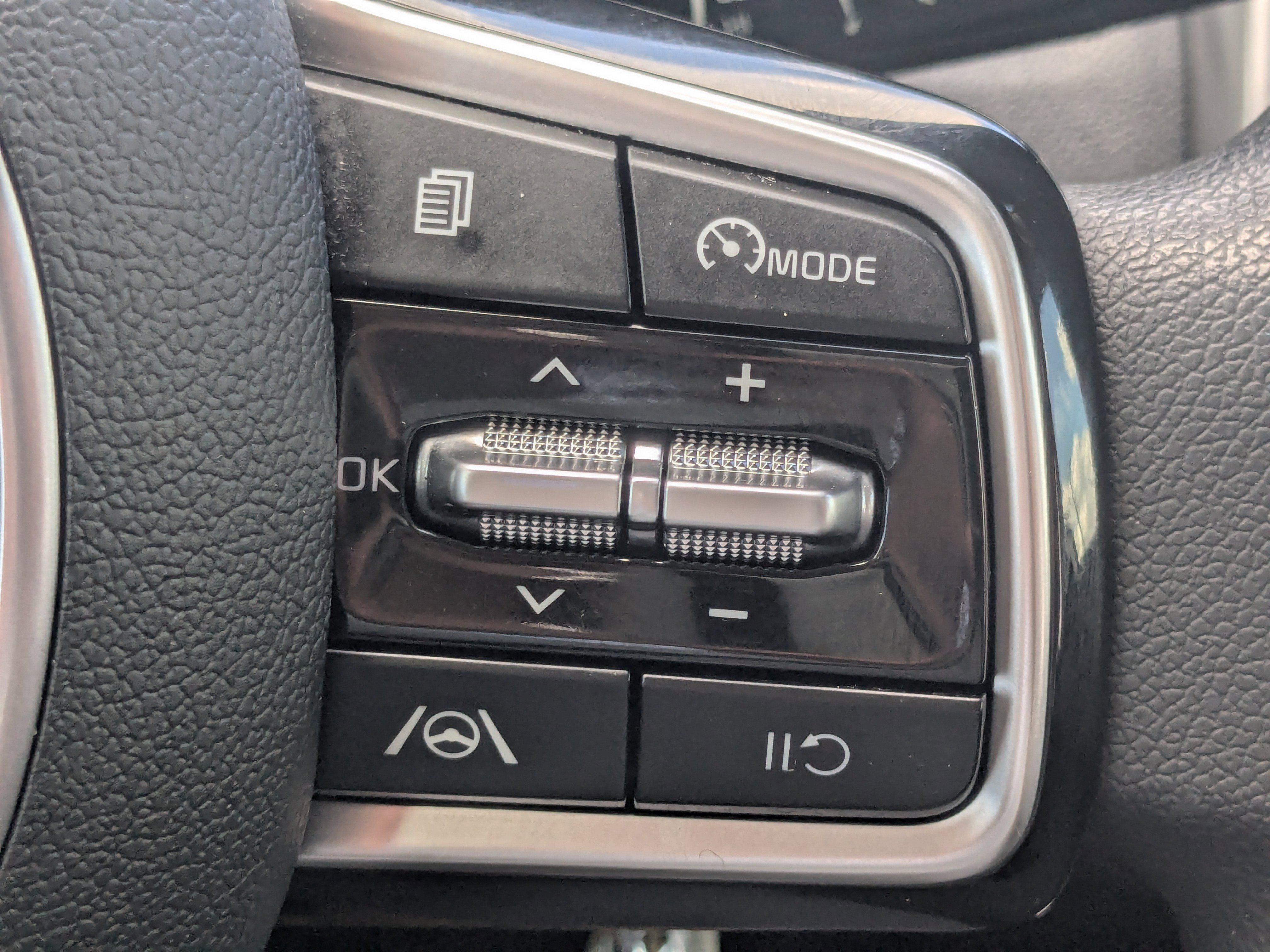 Used 2022 Kia Sorento LX image 31
