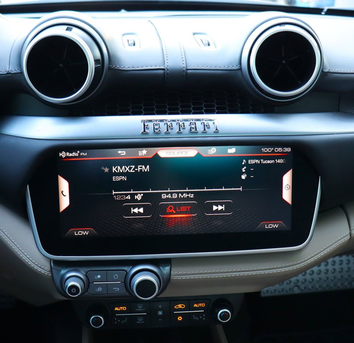 Used 2020 Ferrari Portofino RWD image 46